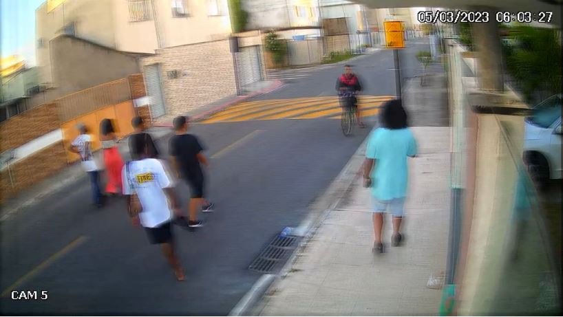 Adolescentes são assaltados por homem com submetralhadora em Linhares